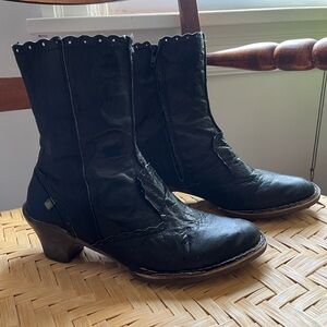 El Naturalista Black Leather Above Ankle Western Booties